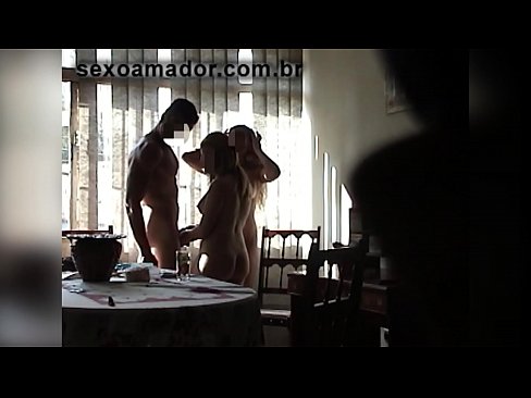 ❤️ Inimbitahan ng mga sex friends ang isang higanteng lalaki at isang threesome kasama niya ☑ Sex video sa amin ☑