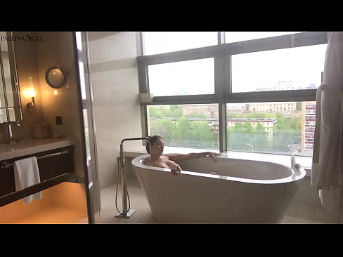 ❤️ Napakalaking babe madamdamin jerking off ang kanyang puki sa banyo ☑ Sex video sa amin ☑