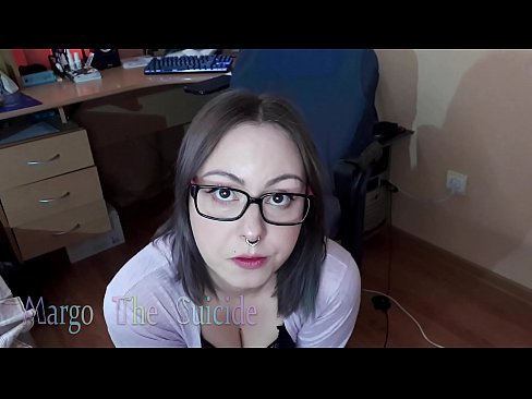 ❤️ Ang Sexy na Babae na may Salamin ay Sumipsip ng Dildo sa Camera ☑ Sex video sa amin ☑